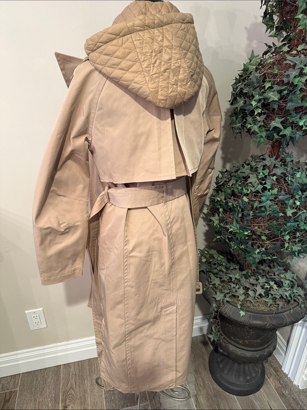 Avec Les Filles Hooded Belted Water Resistant Rain Coat in Khaki Size Small NWOT - Picture 3 of 6